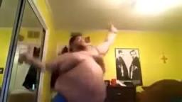 YOLOMAXSUPER BAILANDO CON LA MIERDA ESTANCADA EN EL CULO