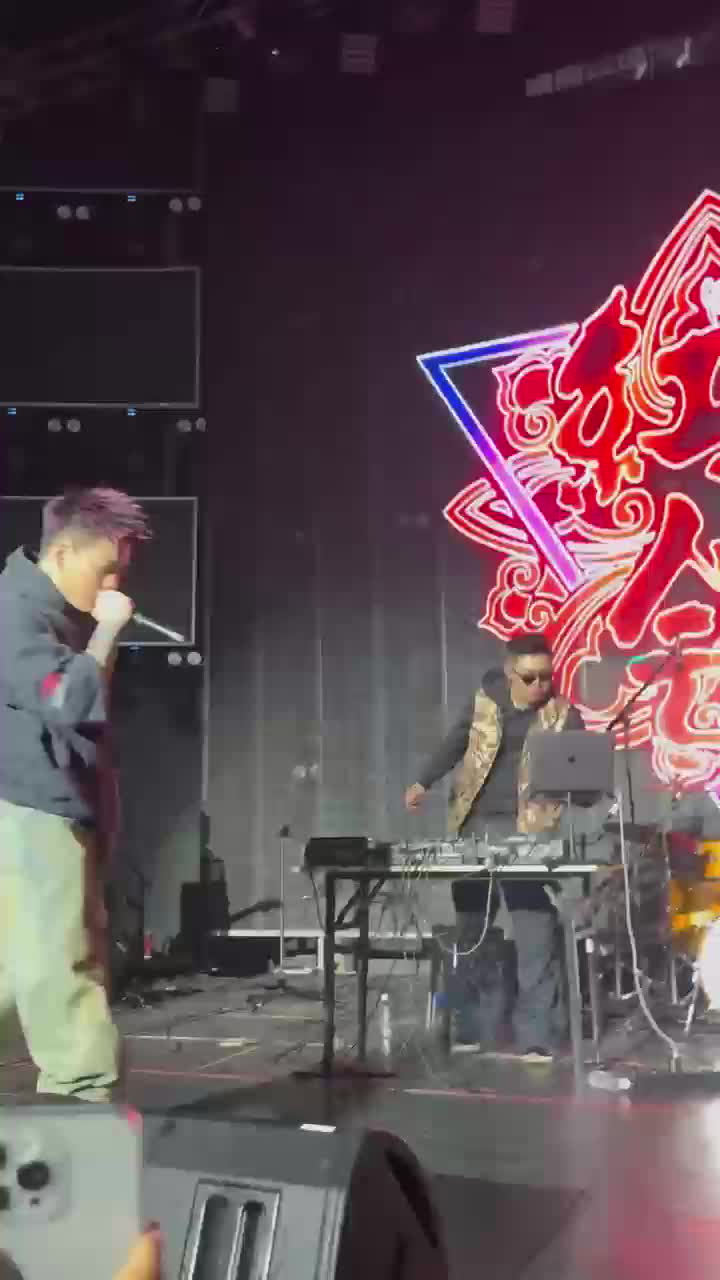 The well-known Chinese rapper Beibei