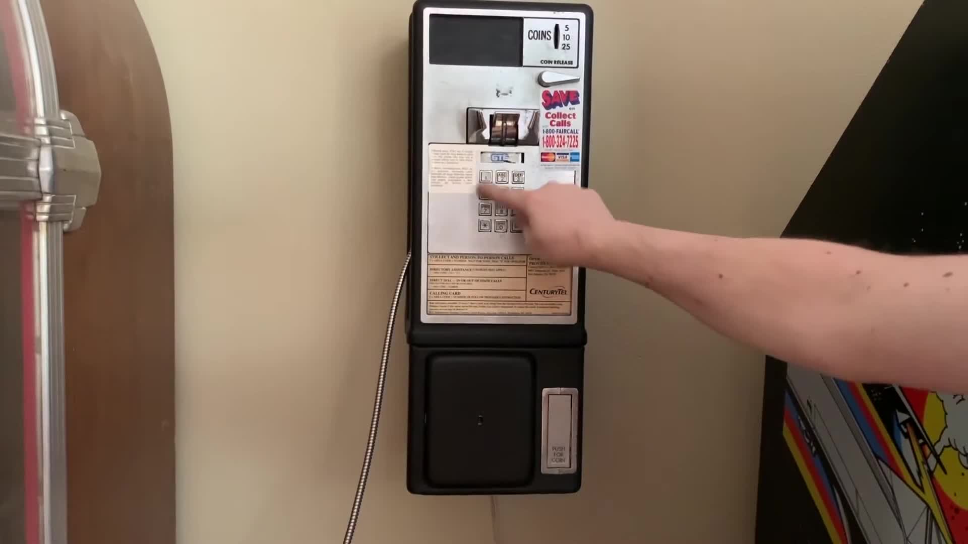 Calling a BBS from a pay phone using a Tandy 102