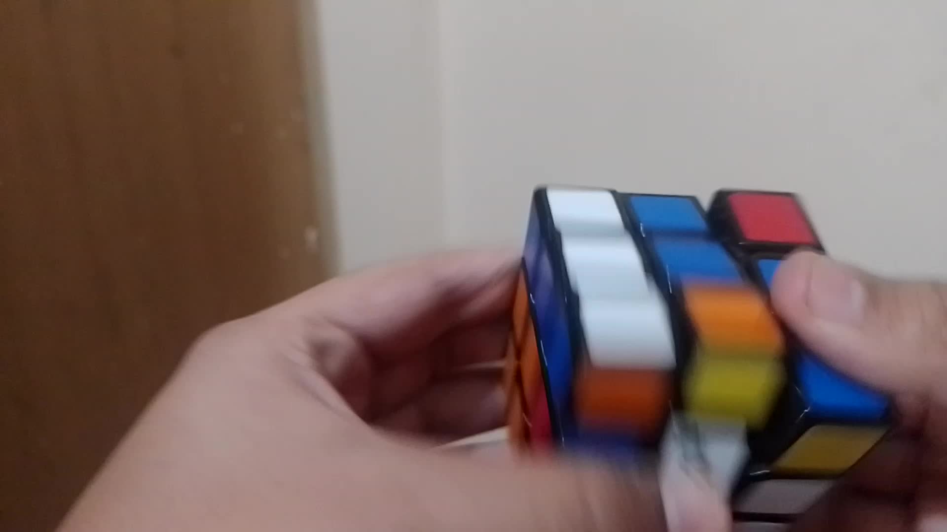 SOLVING A  3x3 RUBIKS CUBE!!